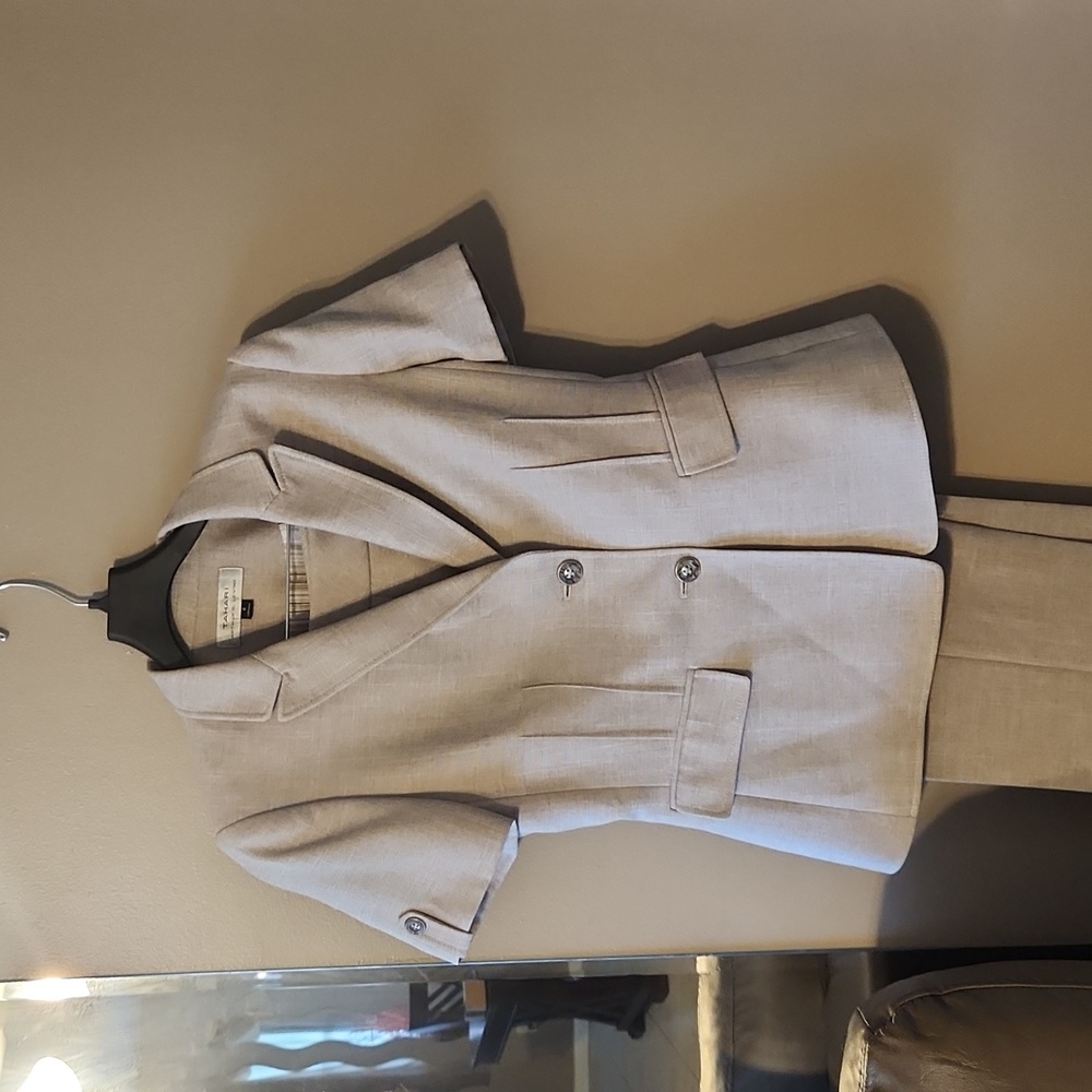 Tahari Pants Suit, 6, Light Brown